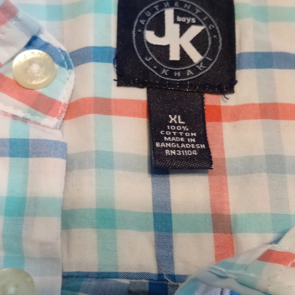 ✴️3/$15✴️Boys Long Sleeve Button Up Shirt - Picture 3 of 3